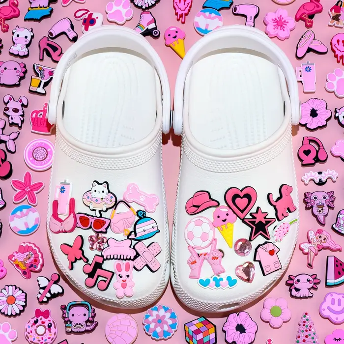 Breloques de chaussures roses aléatoires pour femmes et filles