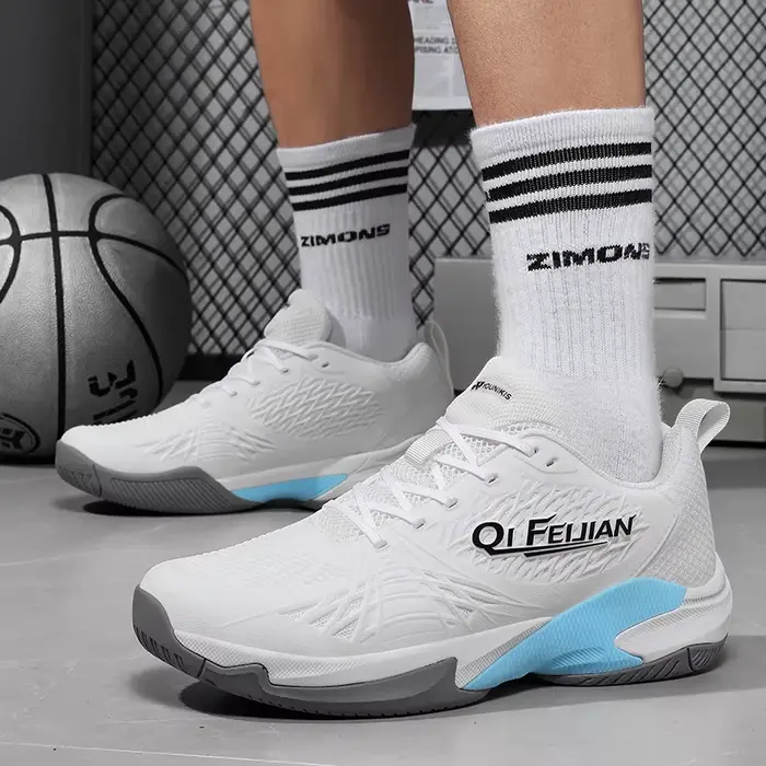 Nouvelles chaussures de Tennis