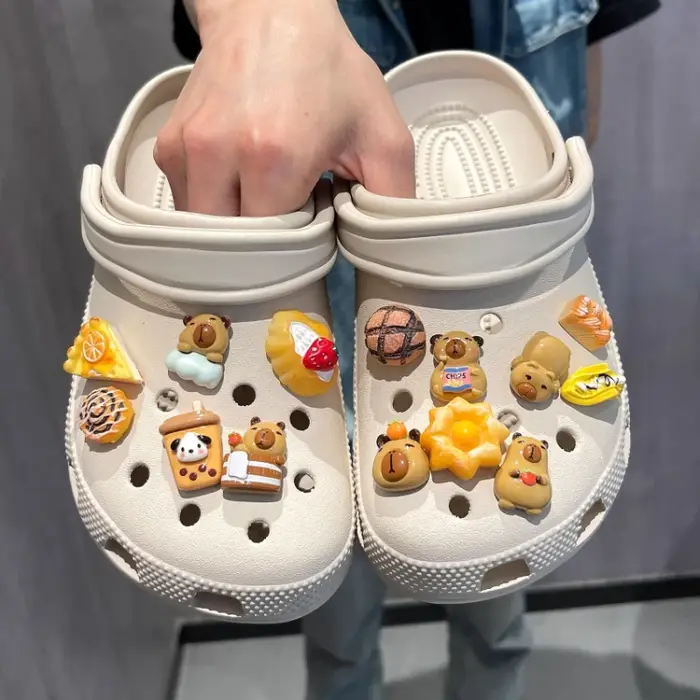 Breloques de chaussures pour Kapibara, bricolage, chaussures à trous, mignon capybara sur le thème alimentaire, sandales d'été, Clips, décorations pour femmes et filles, accessoires