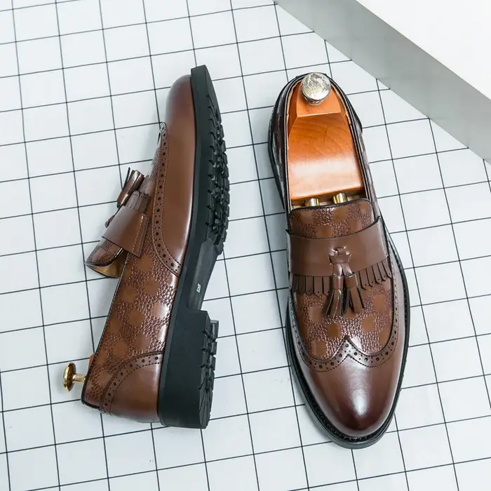 Chaussures de sport décontractées pour hommes Four Seasons, mocassins à franges originaux de créateur tendance, chaussures en cuir pointues pour affaires et tenues habillées, grande taille 48