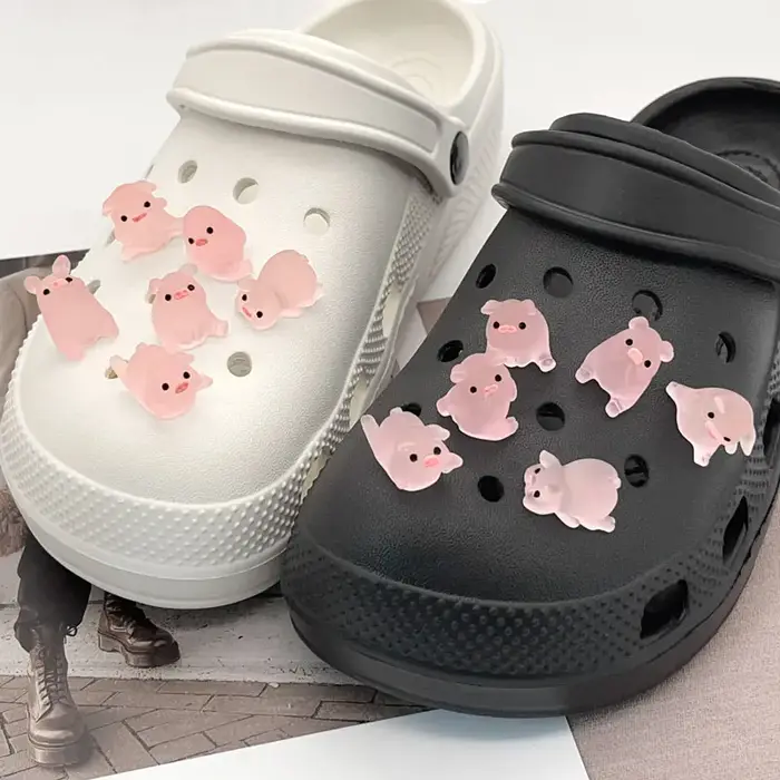 Breloques de chaussures cochon lumineux rose 3D
