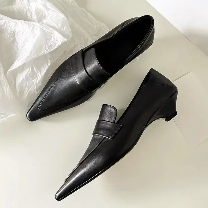 Chaussures à talon bas en velours style vintage français