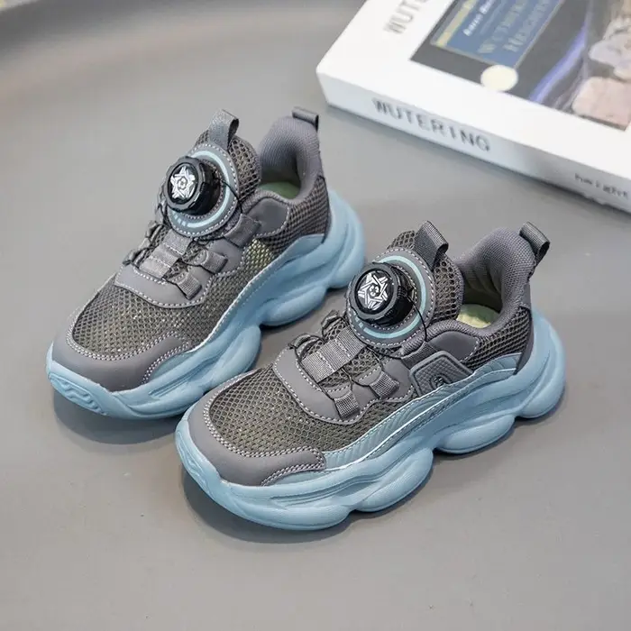 Chaussures de sport unisexes pour enfants 2026 Nouvelles baskets décontractées d'été à plateforme en maille pour tout-petits, semelle souple, légères et polyvalentes pour l'école et la course