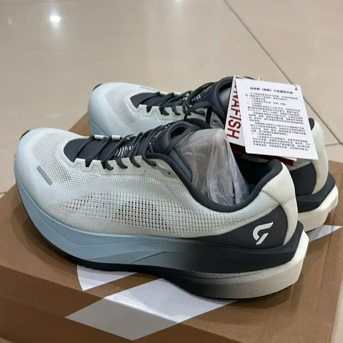 Chaussures de sport DYNAFISH Xiao Nian pour hommes et femmes, chaussures de course à semelle épaisse, légères, pour couples, chaussures de marche et de jogging, chaussures de gym souples.