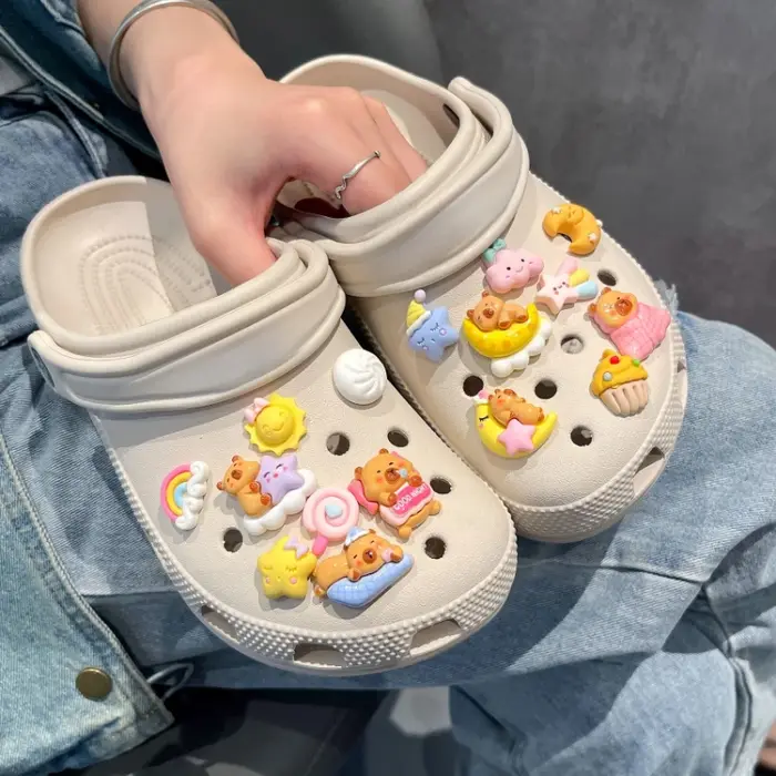 Breloques de chaussures pour Kapibara, bricolage, chaussures à trous, mignon capybara sur le thème alimentaire, sandales d'été, Clips, décorations pour femmes et filles, accessoires
