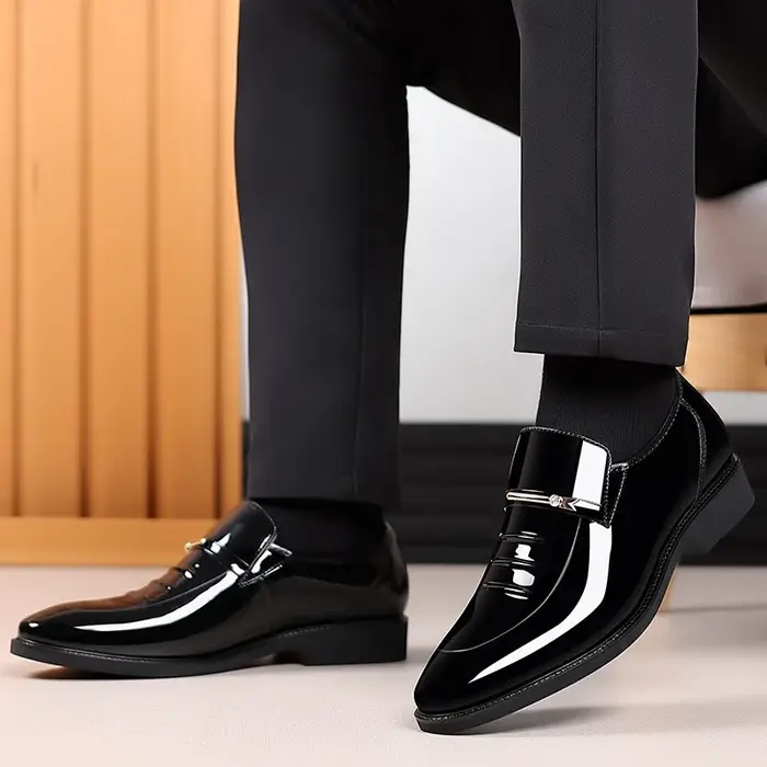 Chaussures en cuir verni pour hommes