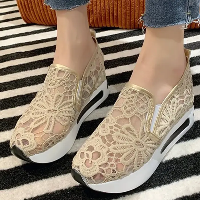 Baskets classiques noires brodées pour femmes