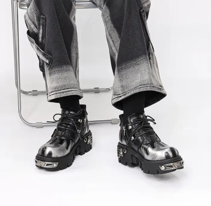Chaussures de Couple Rock Vintage pour hommes et femmes, bottes rétro en cuir Punk foncé, Design de 