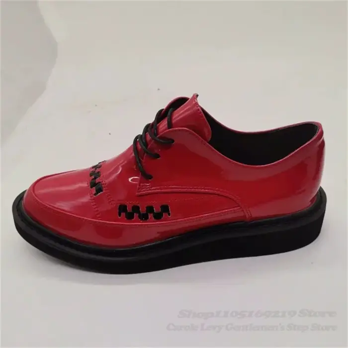 Chaussures unisexes à lacets en cuir verni rouge à bout pointu, motif léopard, talon épais, boucle et blocs de couleur.