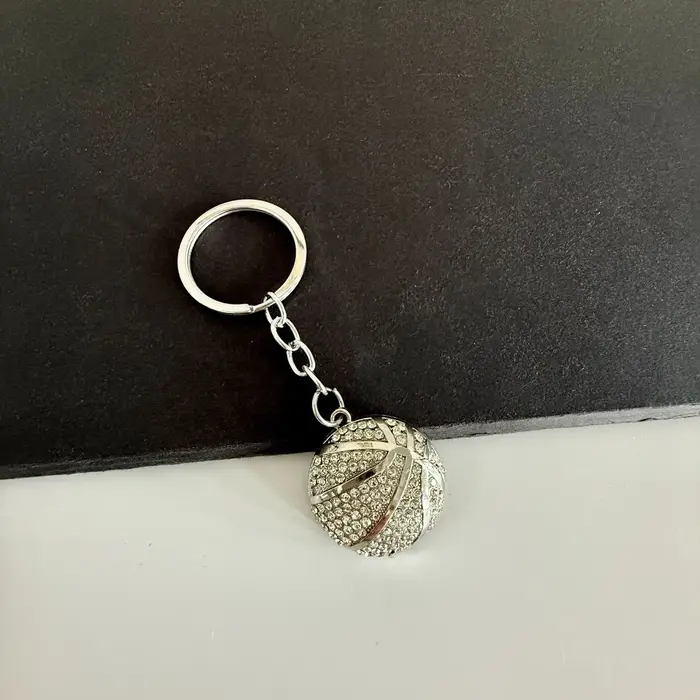Porte-clés de basket-ball incrusté de diamants, pendentif de clé de voiture pour passionnés de sport