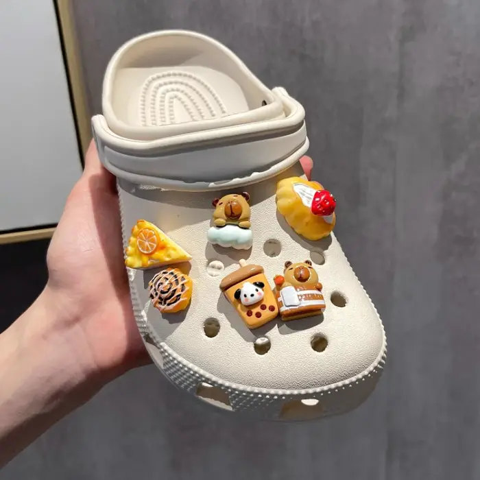 Breloques de chaussures pour Kapibara, bricolage, chaussures à trous, mignon capybara sur le thème alimentaire, sandales d'été, Clips, décorations pour femmes et filles, accessoires
