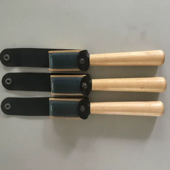 Brosses à chaussures avec bois