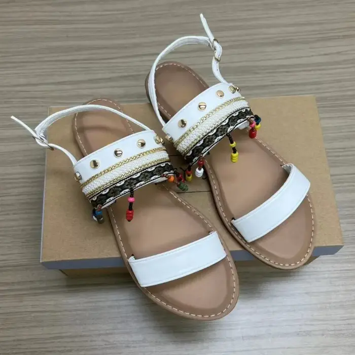 Style bohème été en cuir femmes chaussures 2025 mode perles et éléments tressés fond plat marque décontracté dames sandales