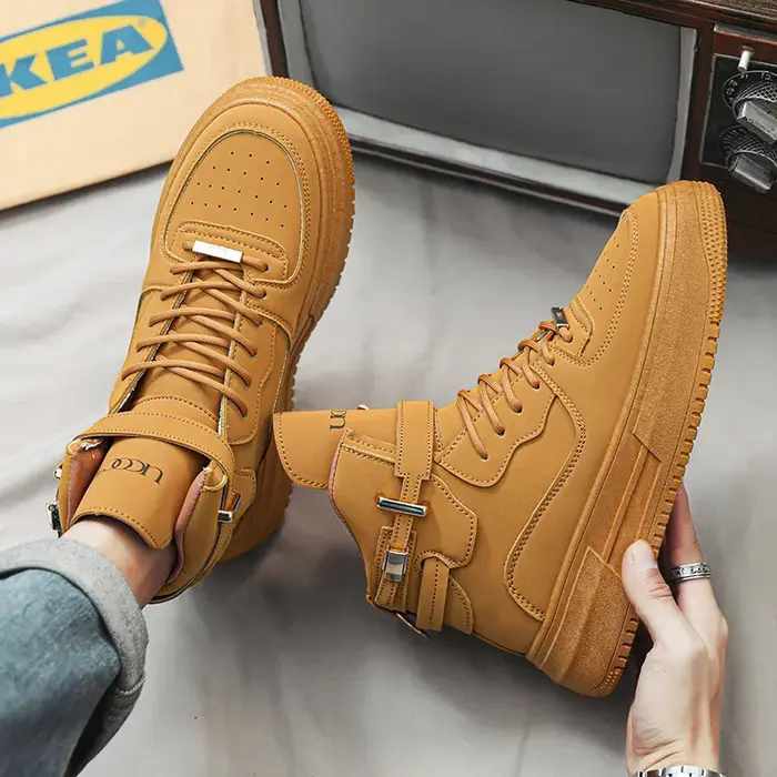 Les baskets montantes pour hommes sont à la mode et polyvalentes. Les chaussures décontractées à semelles épaisses sont légères, tendance et confortables. Baskets blanches