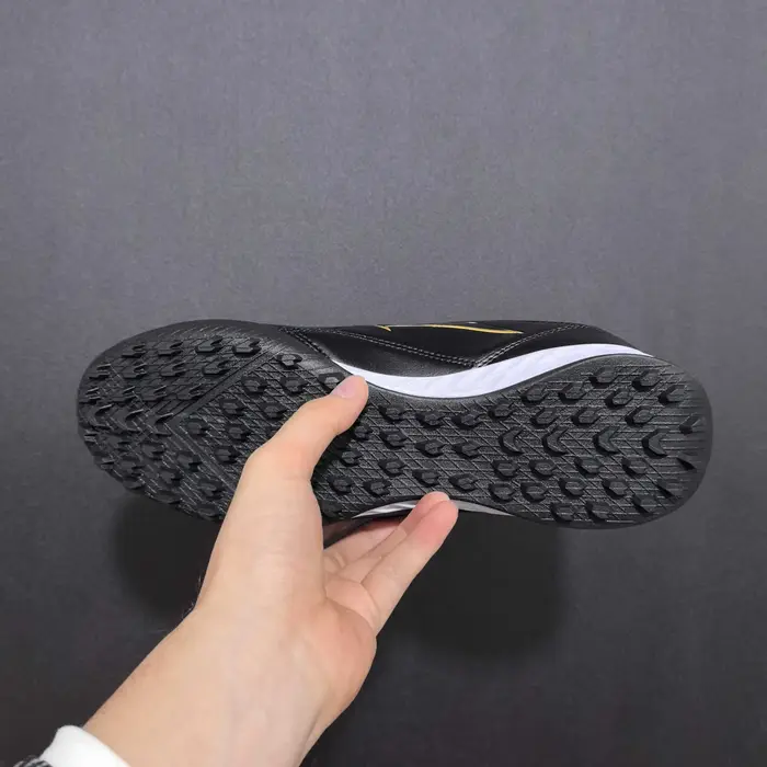 Chaussures de football IN Soprts, baskets de football, chaussures de futsal, bottes ultralégères, respirantes, pour entraînement en salle, livraison directe.