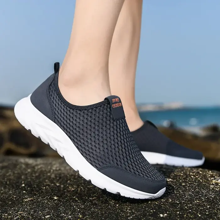 Chaussures pour hommes quatre saisons Couple chaussures de course de sport femmes respirant chaussure de marche maille doux confort classique baskets plates