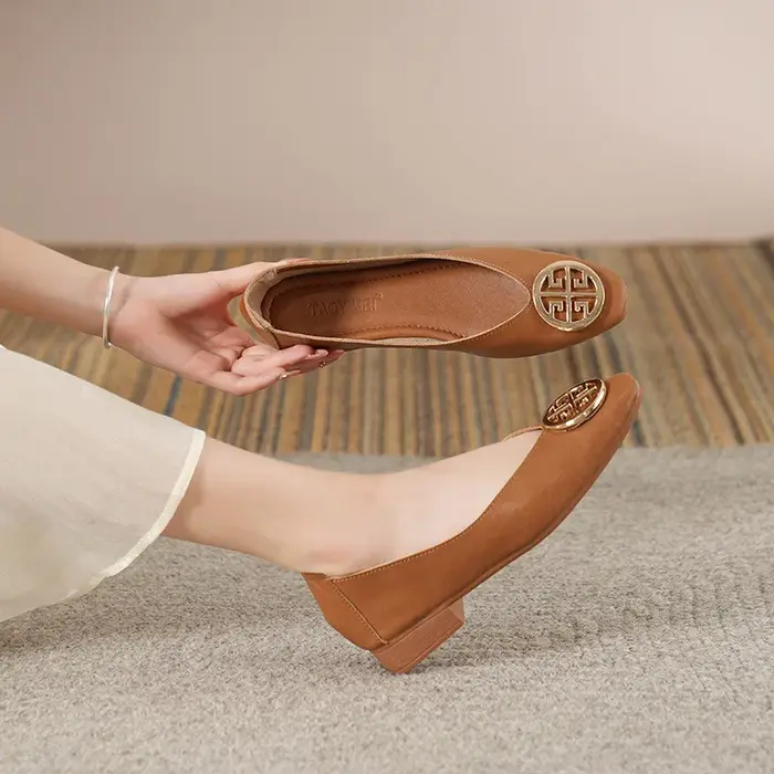 Nouvelles chaussures bateau pour femmes escarpins à talons bas en cuir véritable