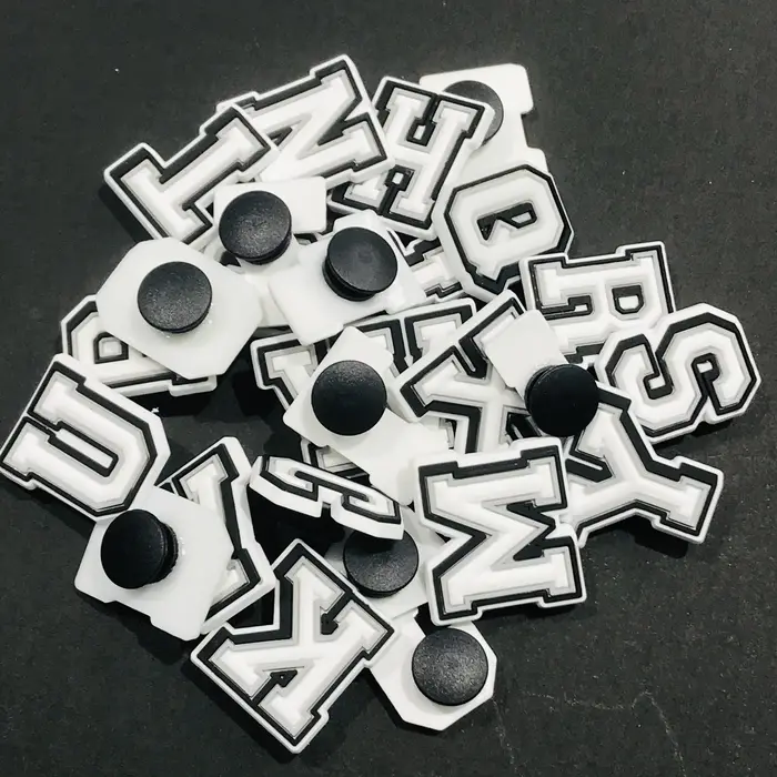Breloques de chaussures 3D en PVC, lettres de l'alphabet anglais de dessin animé A-Z, accessoires de