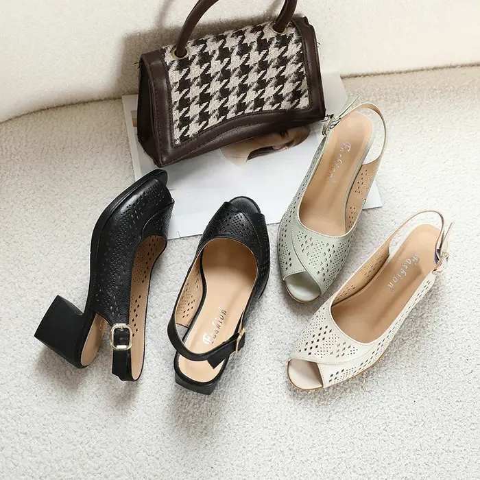Sandales ouvertes en cuir véritable pour femmes