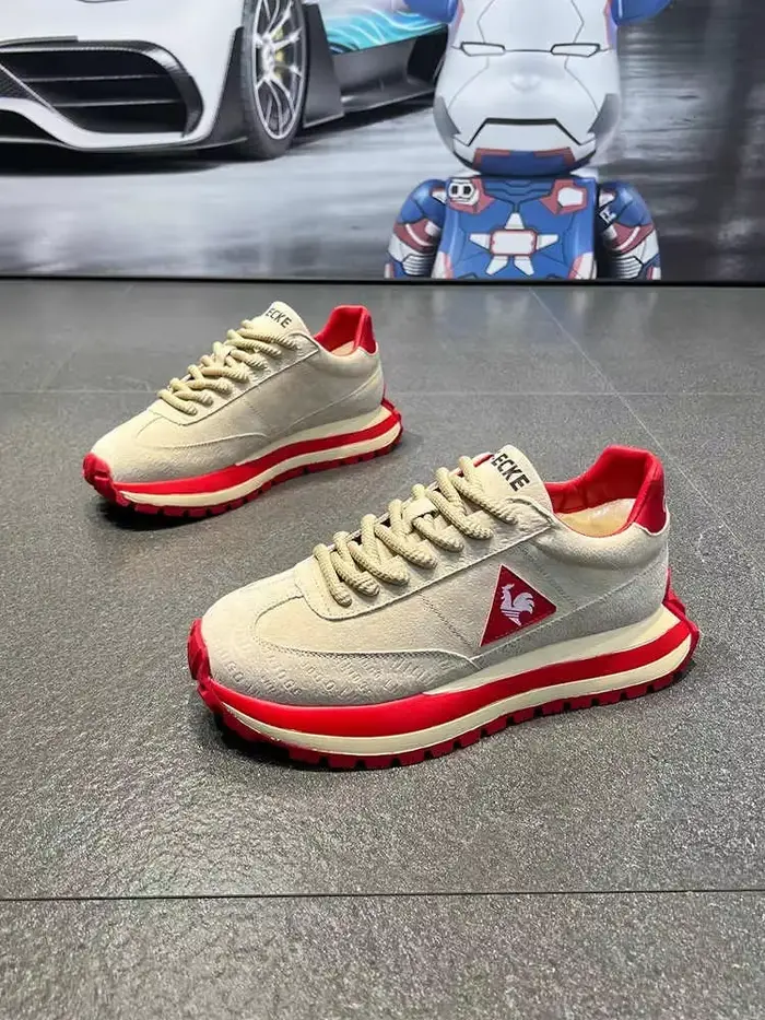 Les chaussures de course pour hommes sont des chaussures décontractées légères et respirantes, sport