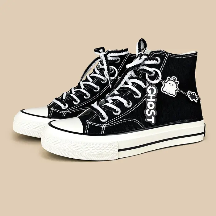 Amy and Michael Y2K Sweet Punk – baskets en toile à tige haute pour femmes, chaussures plates décontractées à lacets noires, chaussures à breloques mignonnes pour adolescentes
