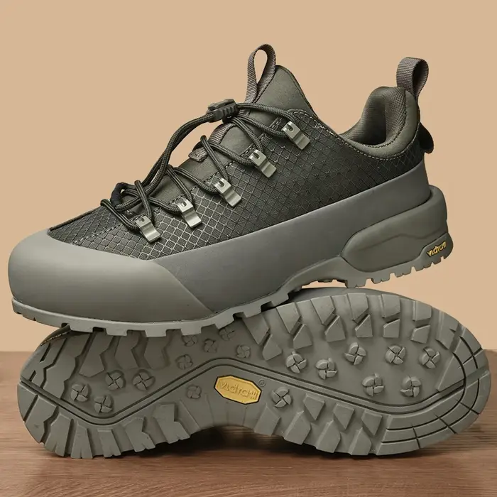 2025 nouvelles chaussures d'alpinisme