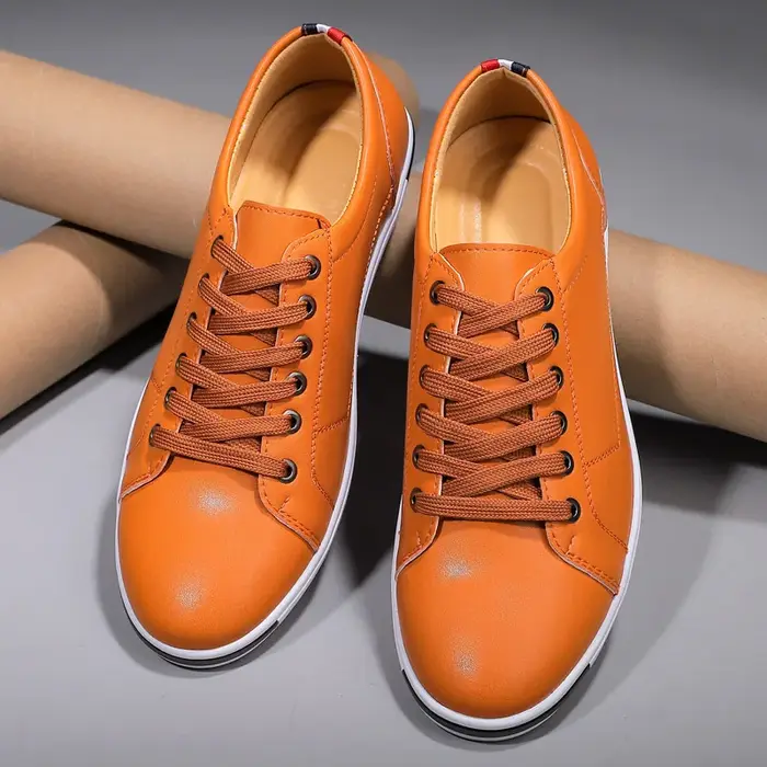 2025 Chaussures décontractées en cuir confortables pour hommes Chaussures de sport légères et à la mode Chaussures de marche antidérapantes à bout rond à lacets