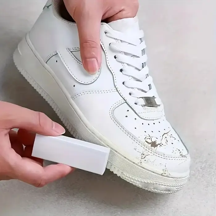 Gomme Nettoyante pour Chaussures : Revitalisez vos Baskets avec cette Brosse