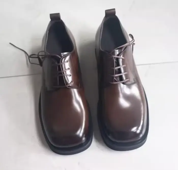 Derby chaussures haut de gamme bout carré en cuir semelle épaisse rehaussant la hauteur