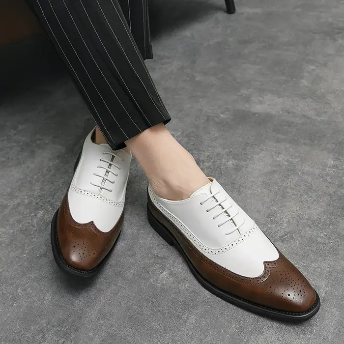 Chaussures habillées avec détail de pointe d'aile pour hommes