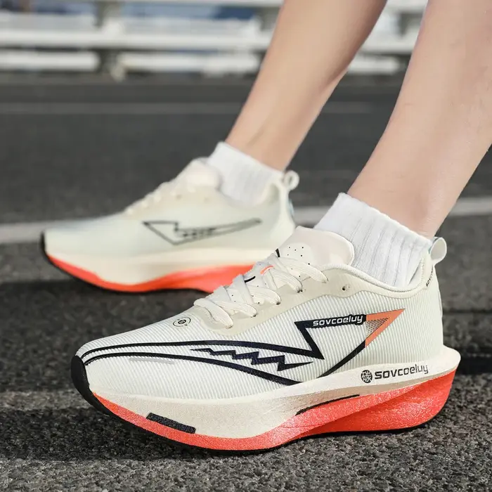 Chaussures de course avec plaque en carbone