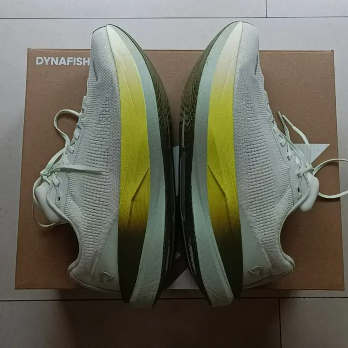 Chaussures de sport DYNAFISH Xiao Nian pour hommes et femmes, chaussures de course à semelle épaisse, légères, pour couples, chaussures de marche et de jogging, chaussures de gym souples.