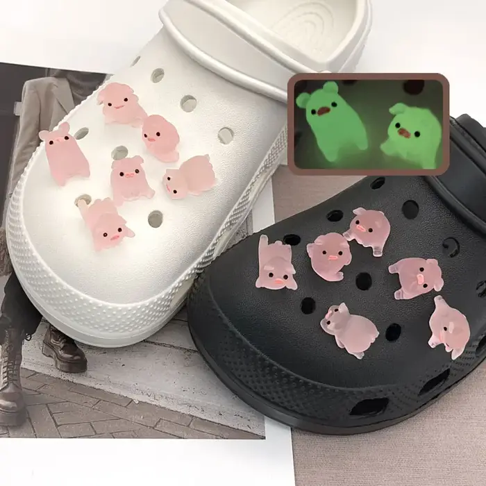 Breloques de chaussures cochon lumineux rose 3D