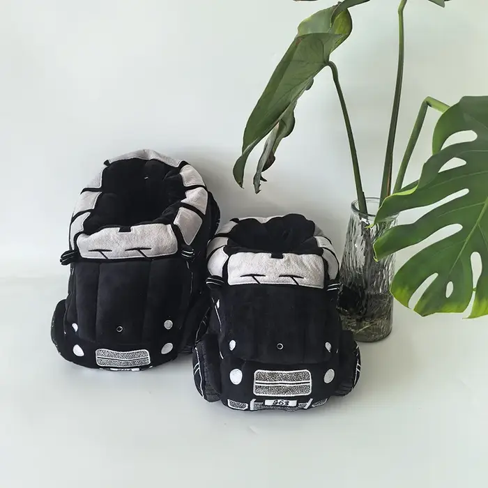 Chaussures en peluche multi-styles en forme de voiture pour hommes et femmes, pantoufles d'intérieur de maison, cadeau de noël, nouvelle collection hiver automne 2025