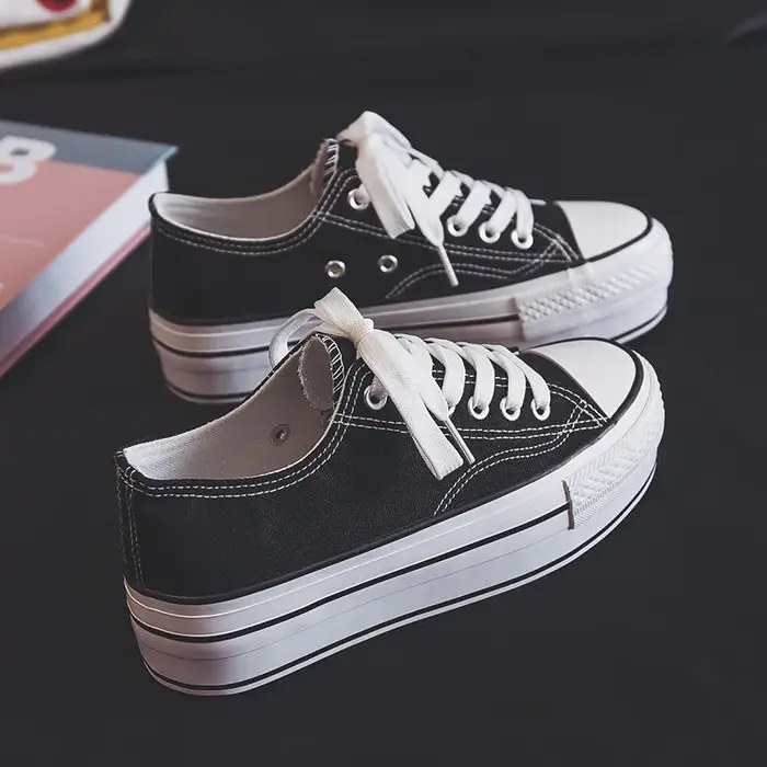 Chaussures plates 2026 pour femmes, baskets vulcanisées en toile noire, baskets plateforme blanches,