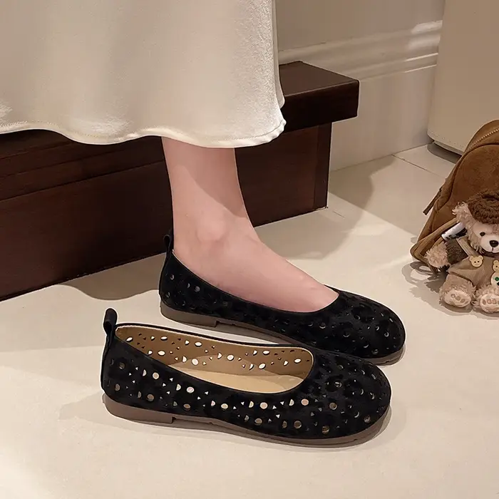 Chaussures plates à bout peu profond