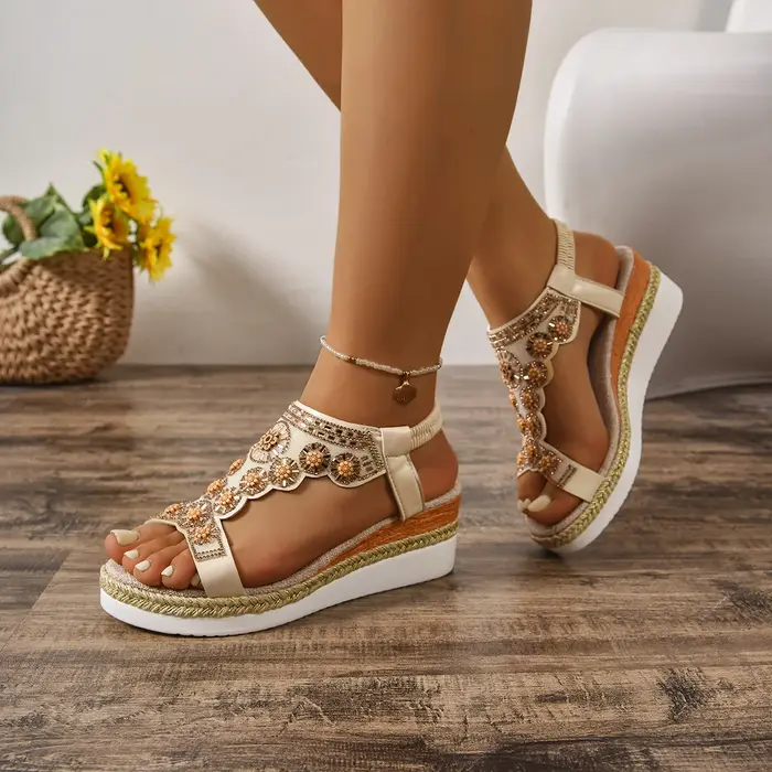 Sandales compensées vintage à rivets pour femme