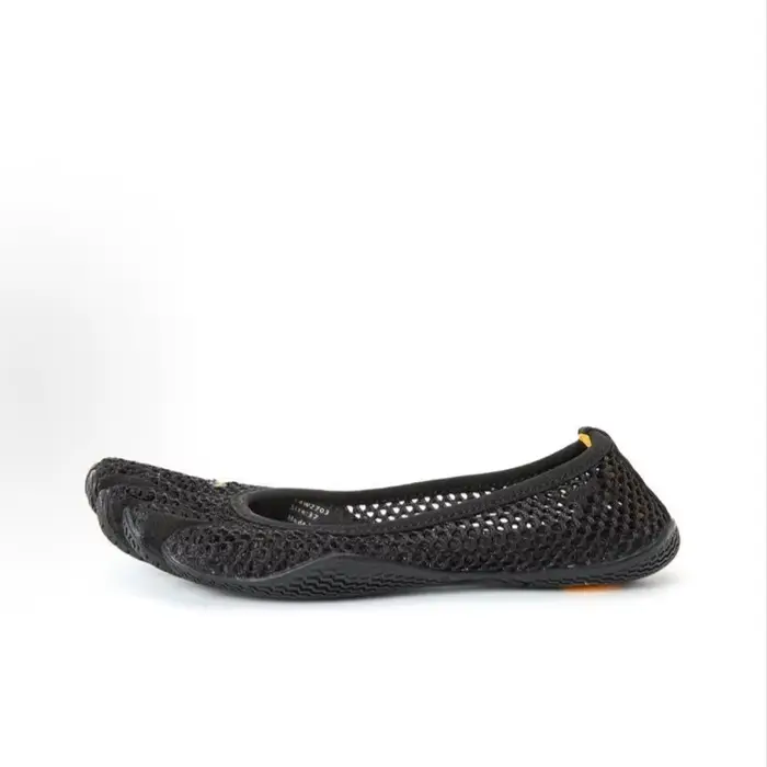 Chaussures à cinq doigts noires et rouges pour femmes