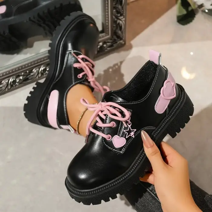 Chaussures Femme Printemps-Automne 2026 Nouveauté Tendance Luxe Designer Semelle Épaisse Confortable Grande Taille Noires