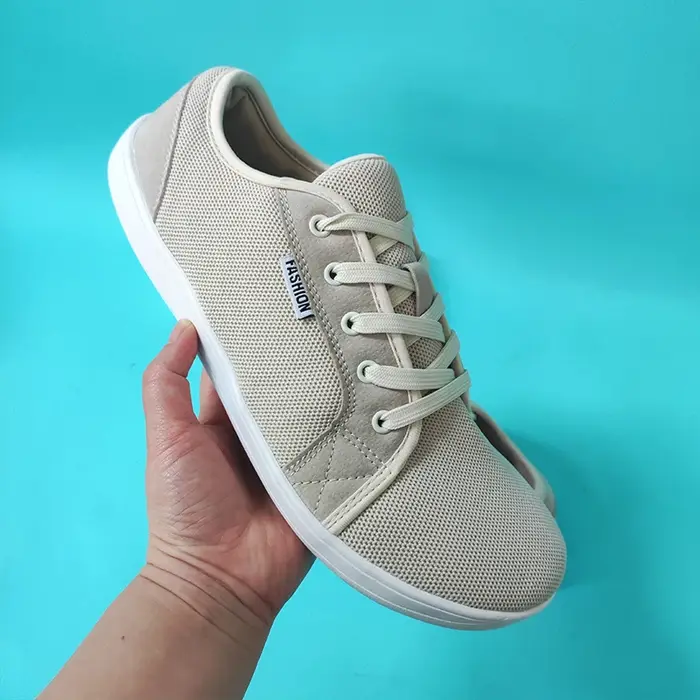 Chaussures de course pour hommes avec semelles souples pieds légers et larges adaptés aux