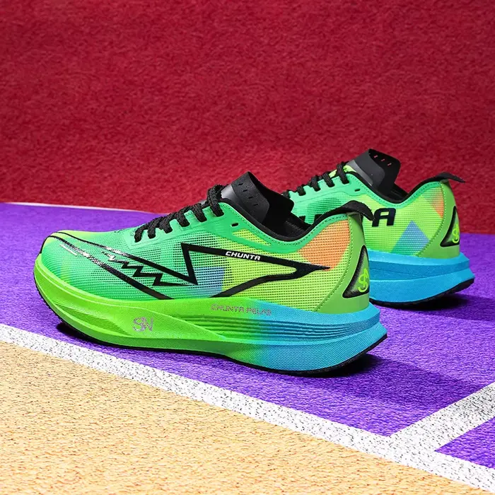 Chaussures de course à pied avec semelle en carbone
