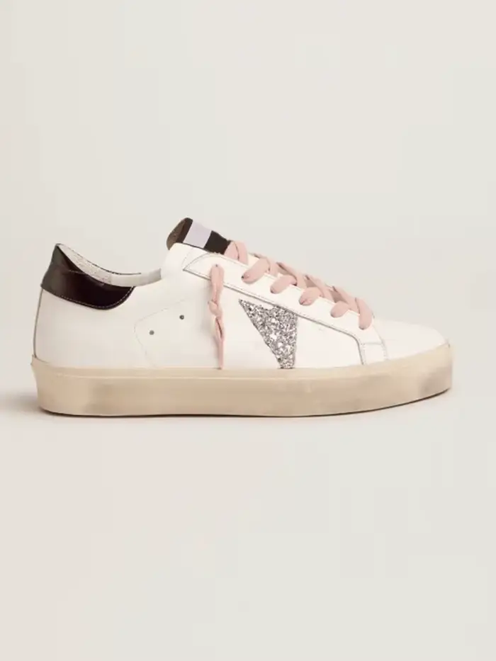 Chaussures de basket usagées avec amortissement pour l'absorption des chocs
