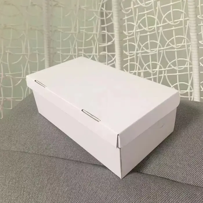 Boîtes à chaussures en carton