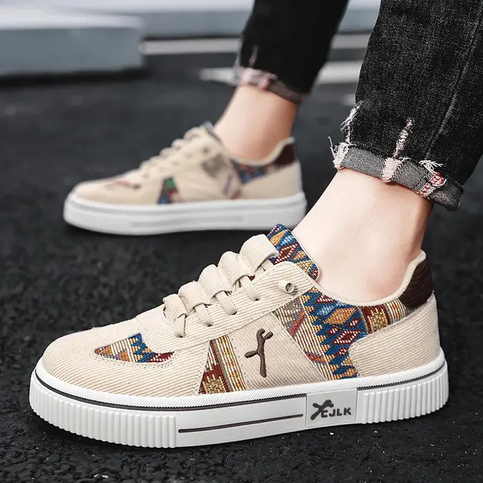 Chaussures de sport décontractées pour hommes, nouvelles chaussures d'extérieur en toile à semelle épaisse de haute qualité, confortables et respirantes, chaussures de planche de luxe pour hommes