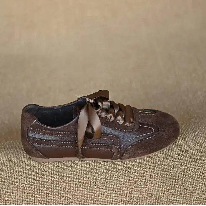Baskets plates décontractées rétro en daim à lacets pour femmes