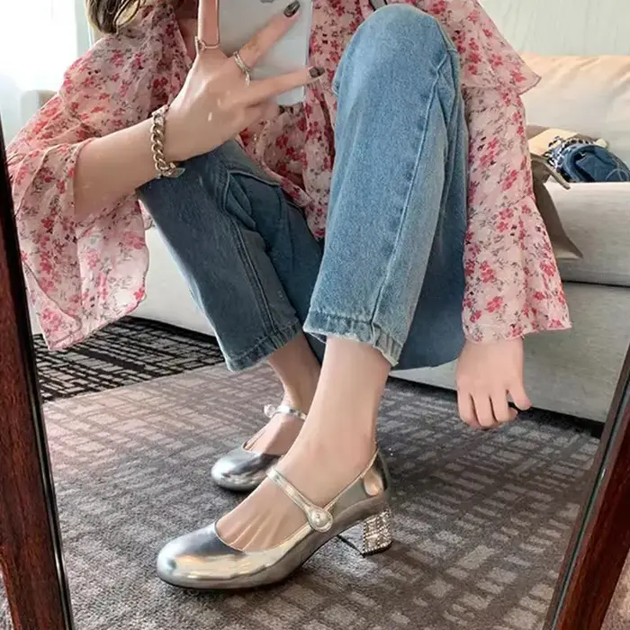 Chaussures argentées pour femmes