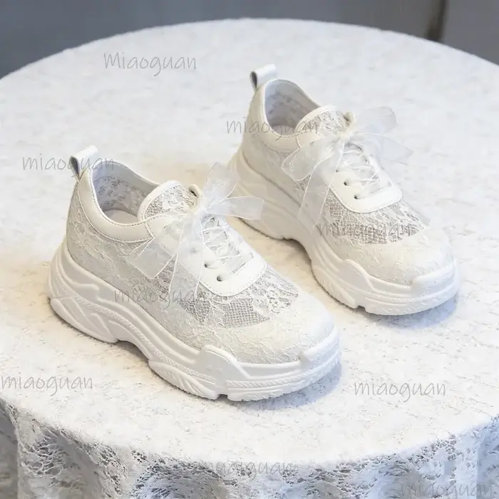 Baskets compensées blanches en dentelle pour femme – Chaussures d'été respirantes en maille