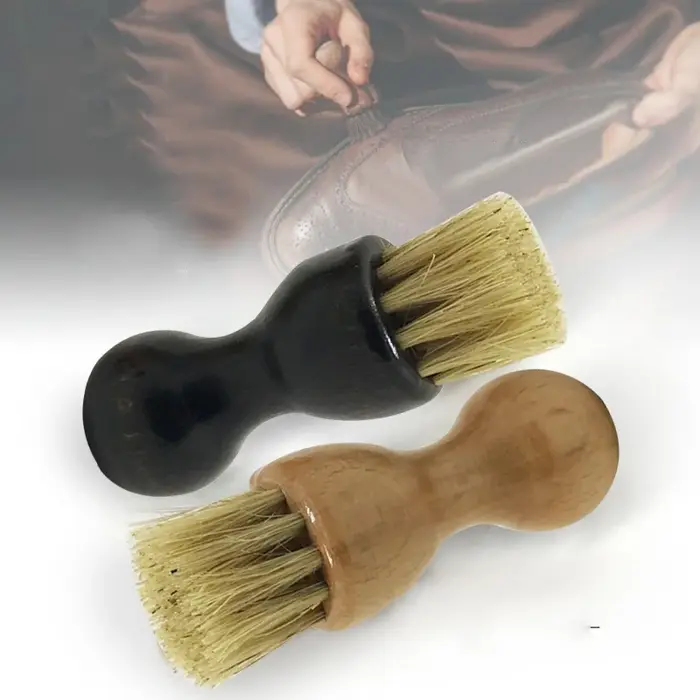 Brosse à chaussures en cuir