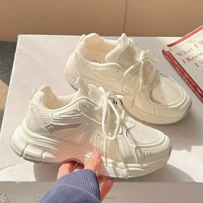 2026 Baskets et chaussures plates vulcanisées pour femmes