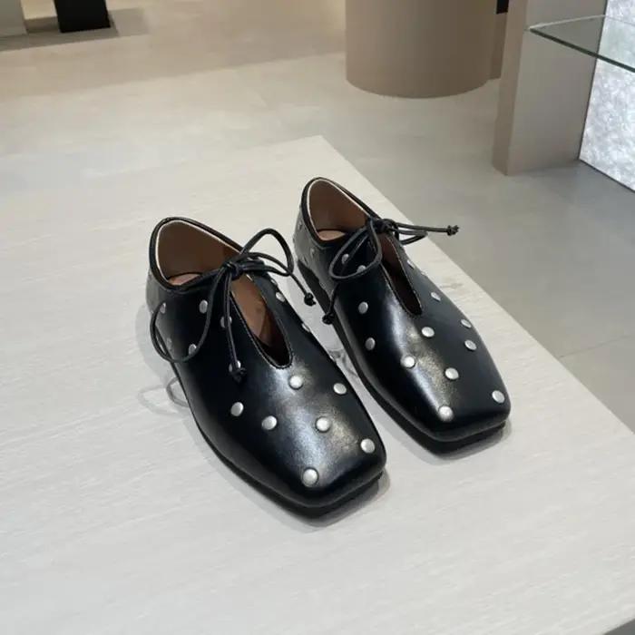 Ballerines en cuir souple à rivets pour femmes, style Ins, bout carré, évider, mocassins de marche à